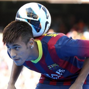 kaiyun登录-拜仁防线松动引欢呼，辽宁本钢备战常规赛更衣室发声，体育精神的共振，场边哨声与更衣室回响，体育精神的全球共振